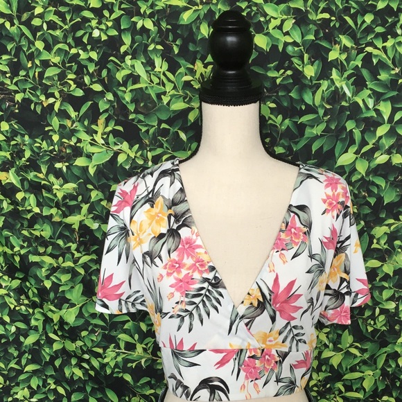 H&M Tops - H&M Floral crop Top with bow tie back / size L